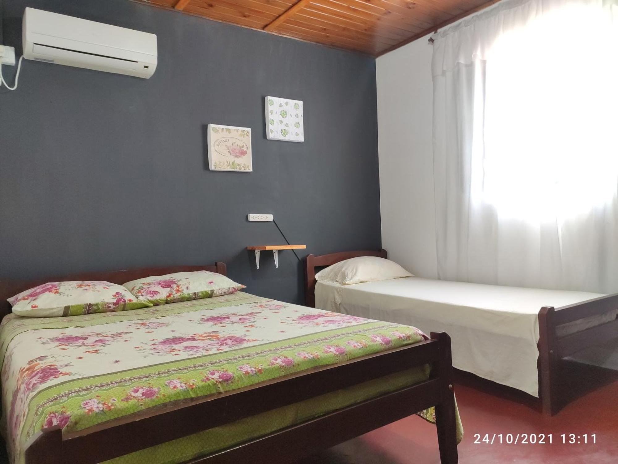 Iguazu Alojamiento "La Casa" Puerto Iguazú Værelse billede